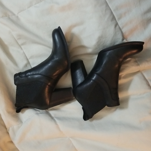 Ugg Black size 9 ankle boots - Picture 3 of 12